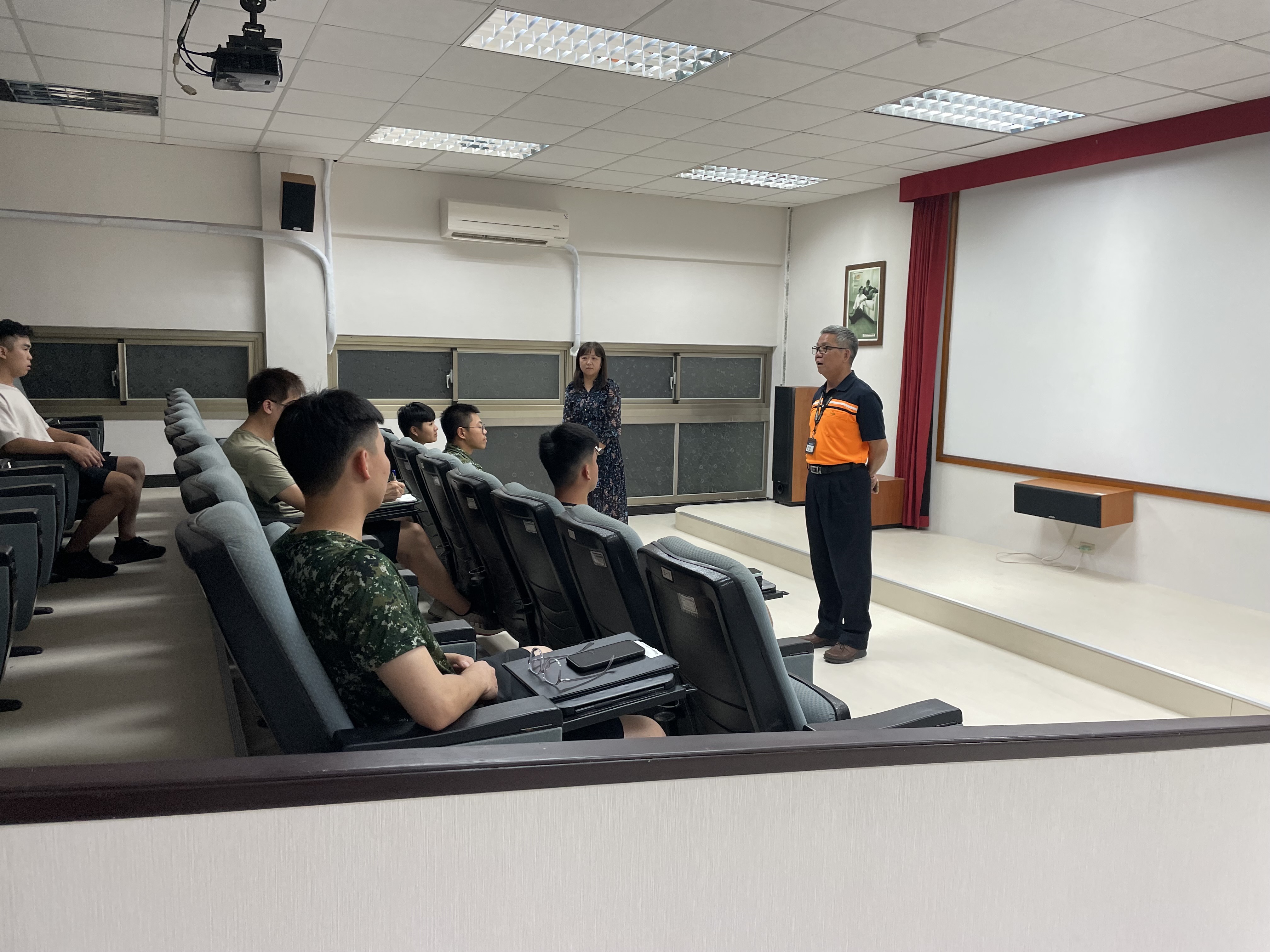 001.09/08日(一)晚間至陸軍北測中心二技班上課情形