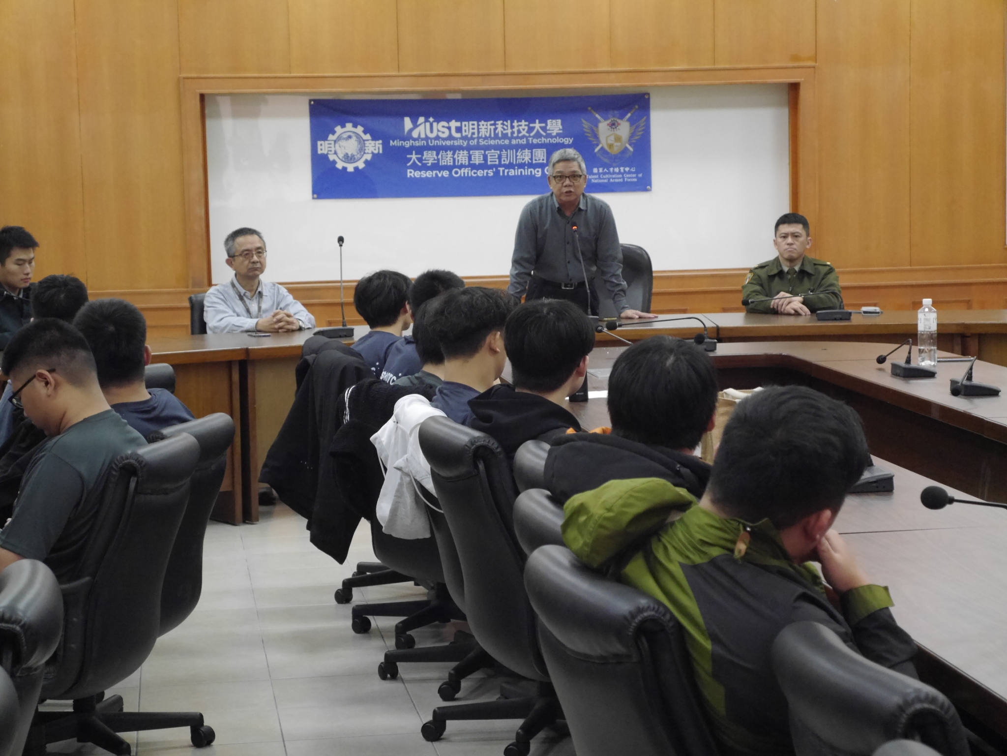 001.ROTC調適教育說明會由副處長陳永忠主持