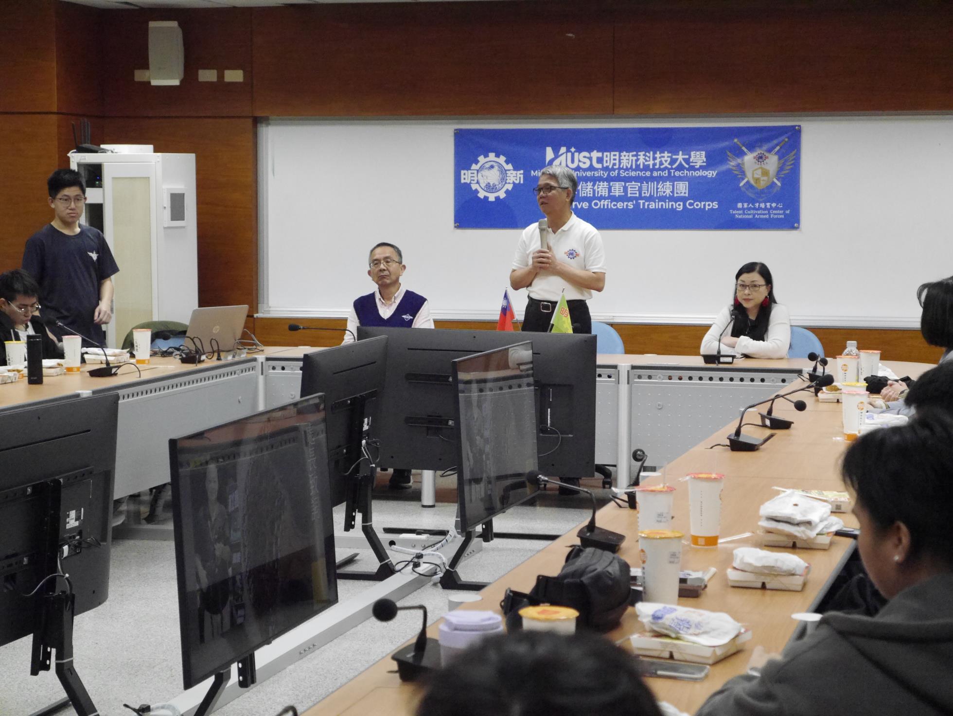 001.副處長陳永忠於會中期勉全體ROTC同學珍惜光陰努力向學