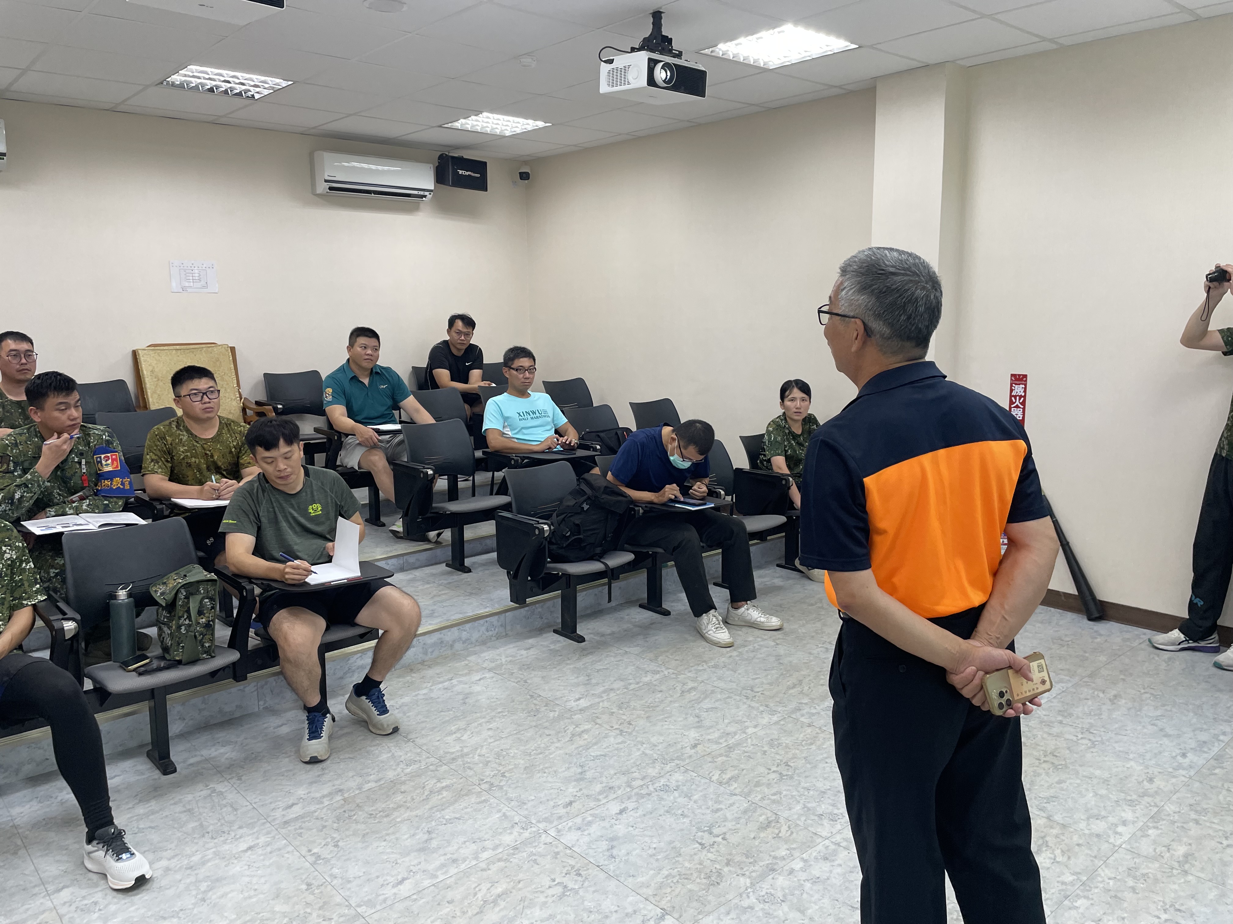 002.09/08日(一)晚間至陸軍北測中心碩士班上課情形