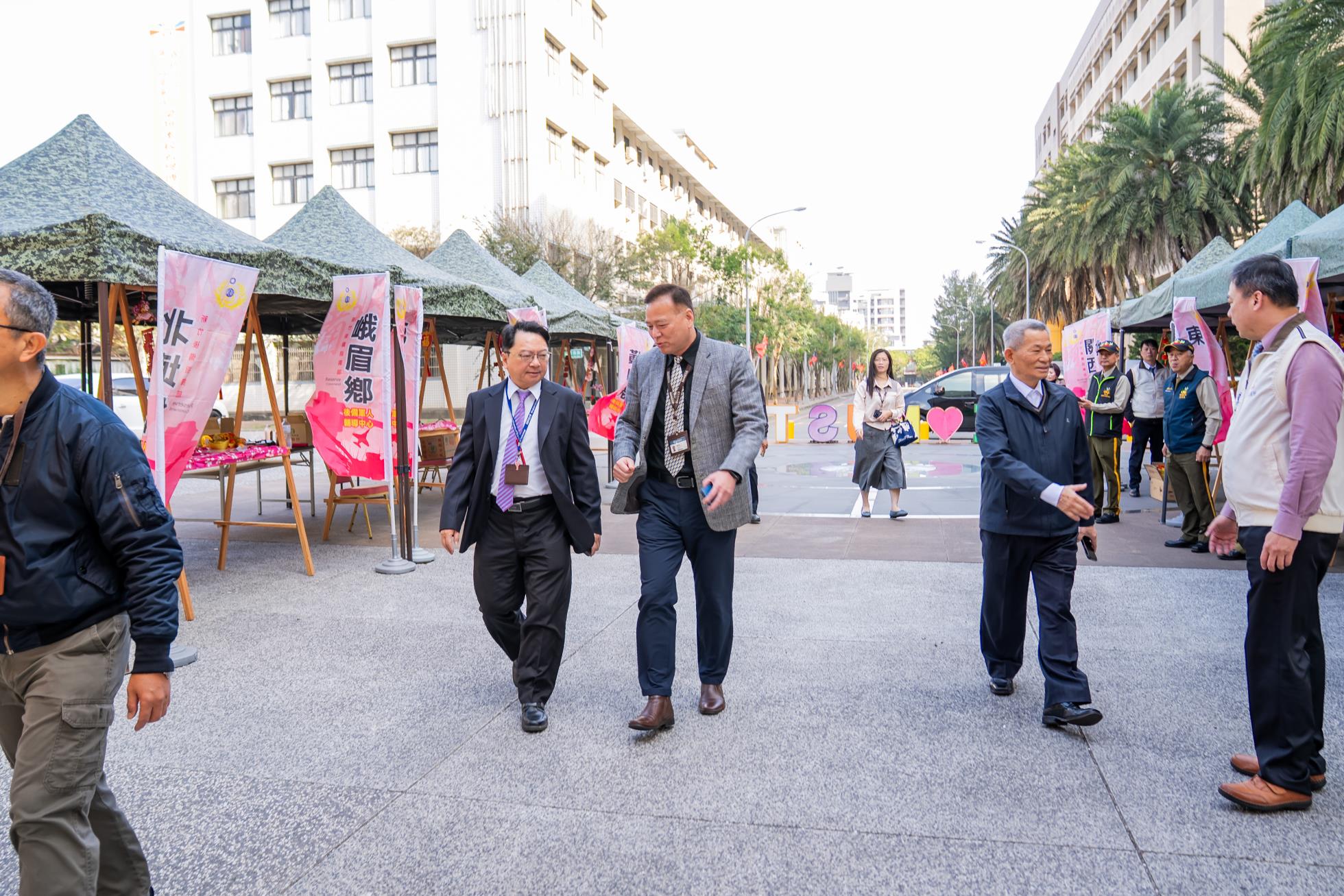 003.呂明峯校長及劉崇治副校長一同出席參加後備軍人晉任表揚活動