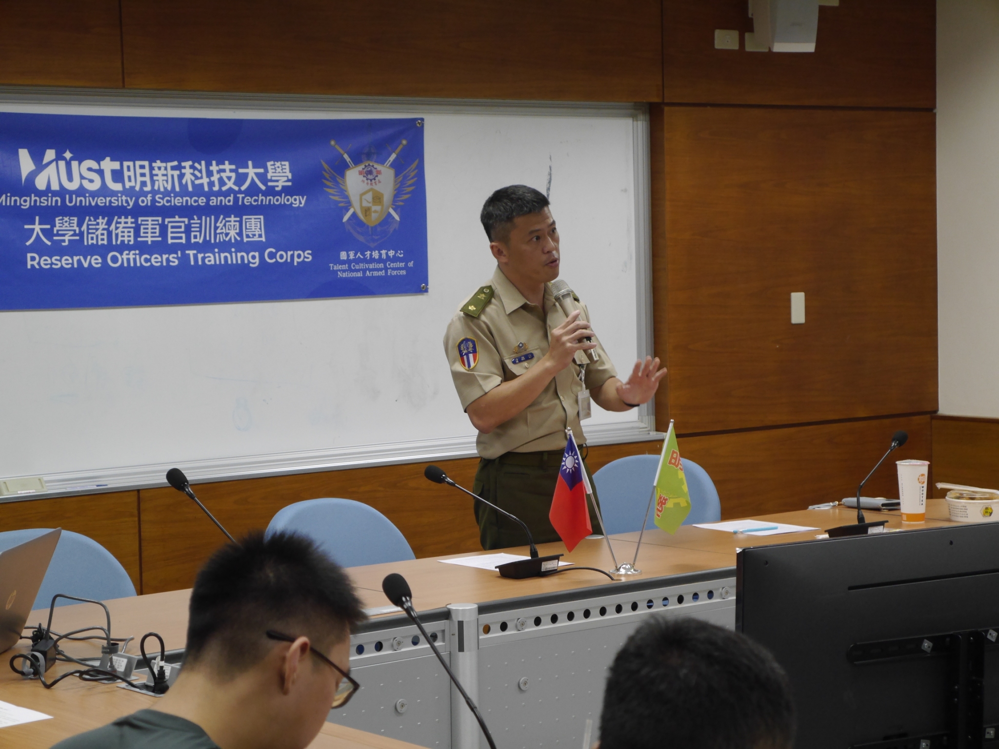 004.國軍新竹招募站站長曾少校介紹加入ROTC相關規定及循序職涯發展