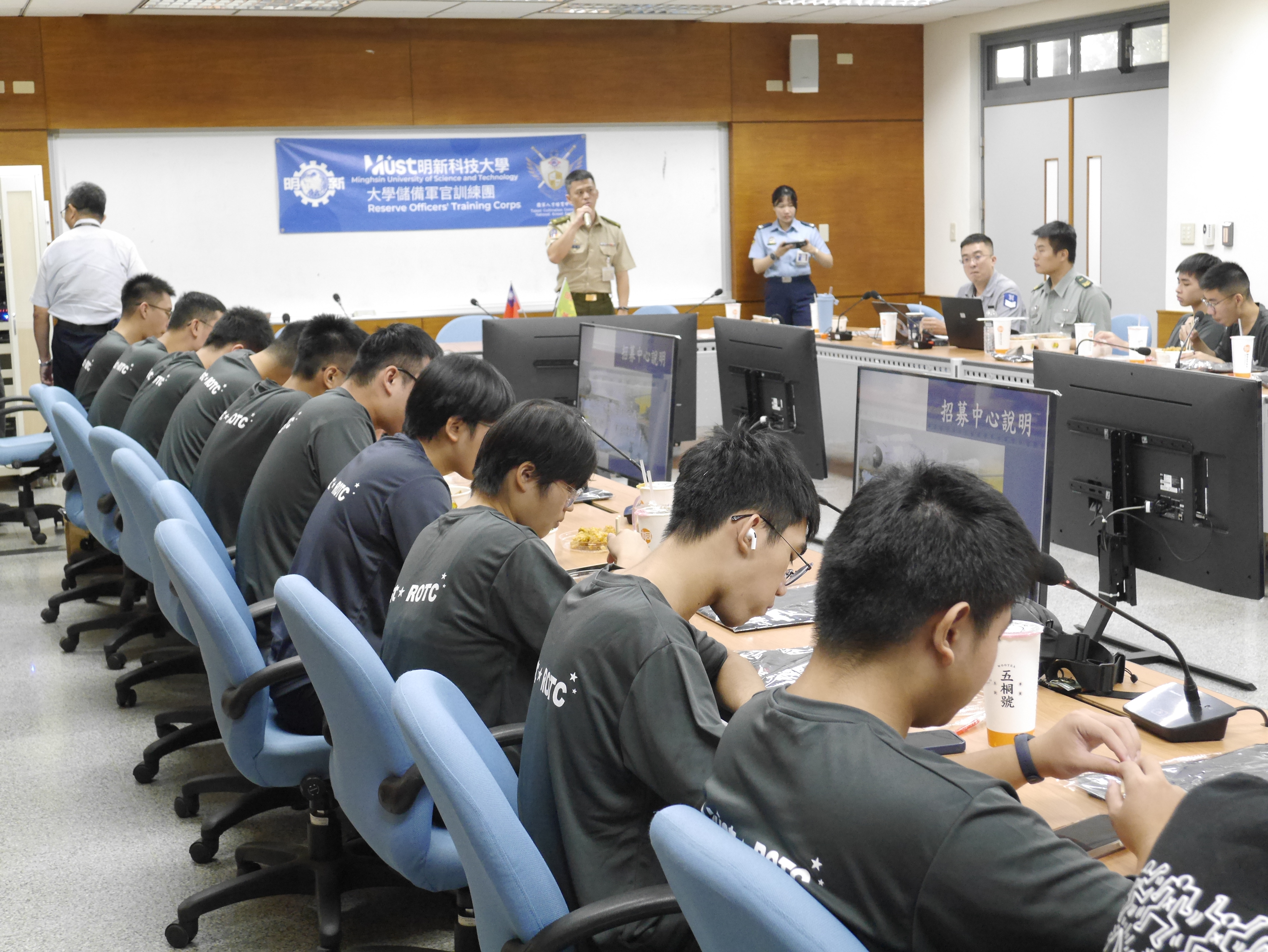 005.國軍新竹招募站站長曾少校介紹加入ROTC相關規定及循序職涯發展