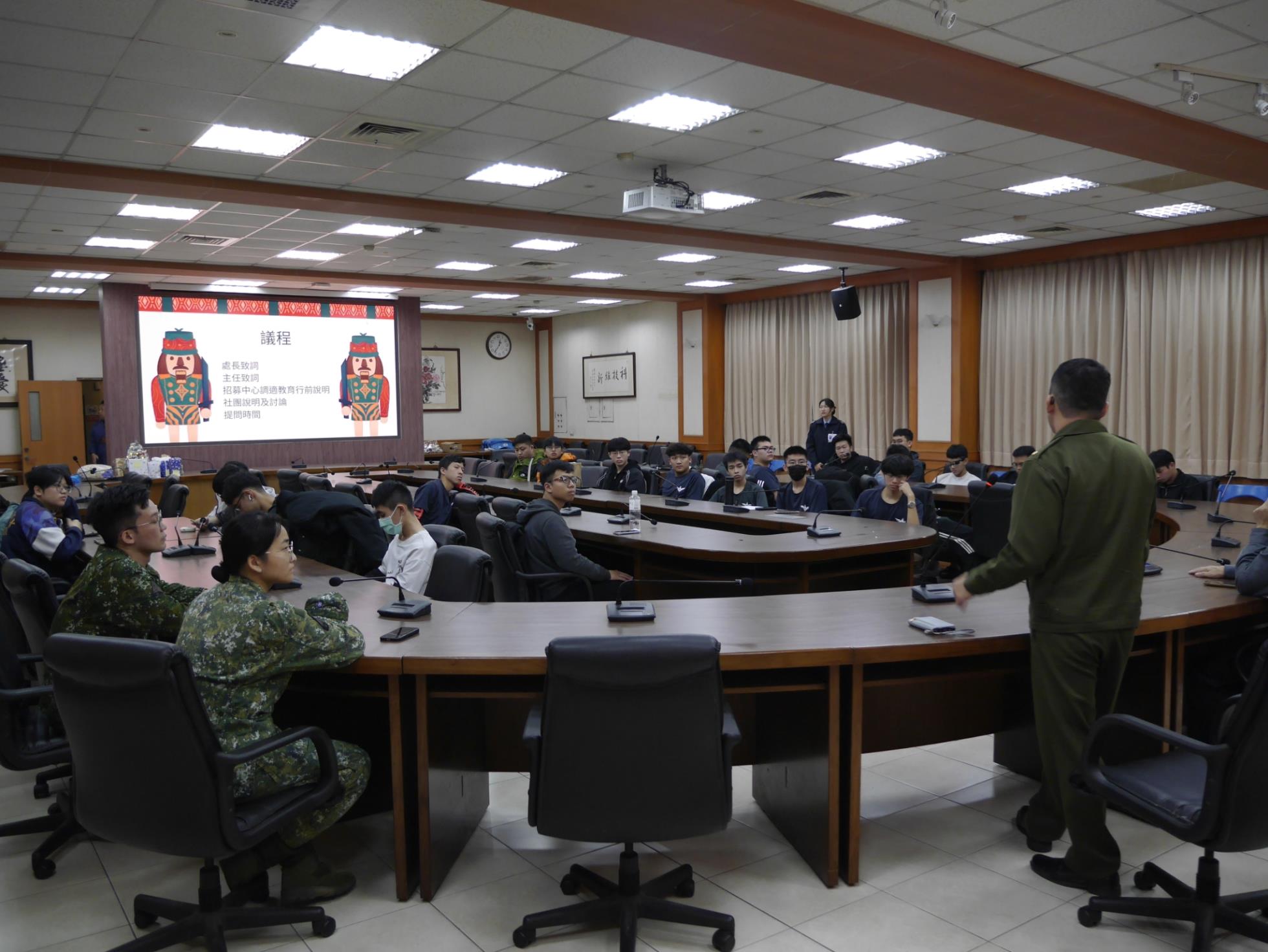 005.全體同學聆聽國軍新竹招募站長相關說明