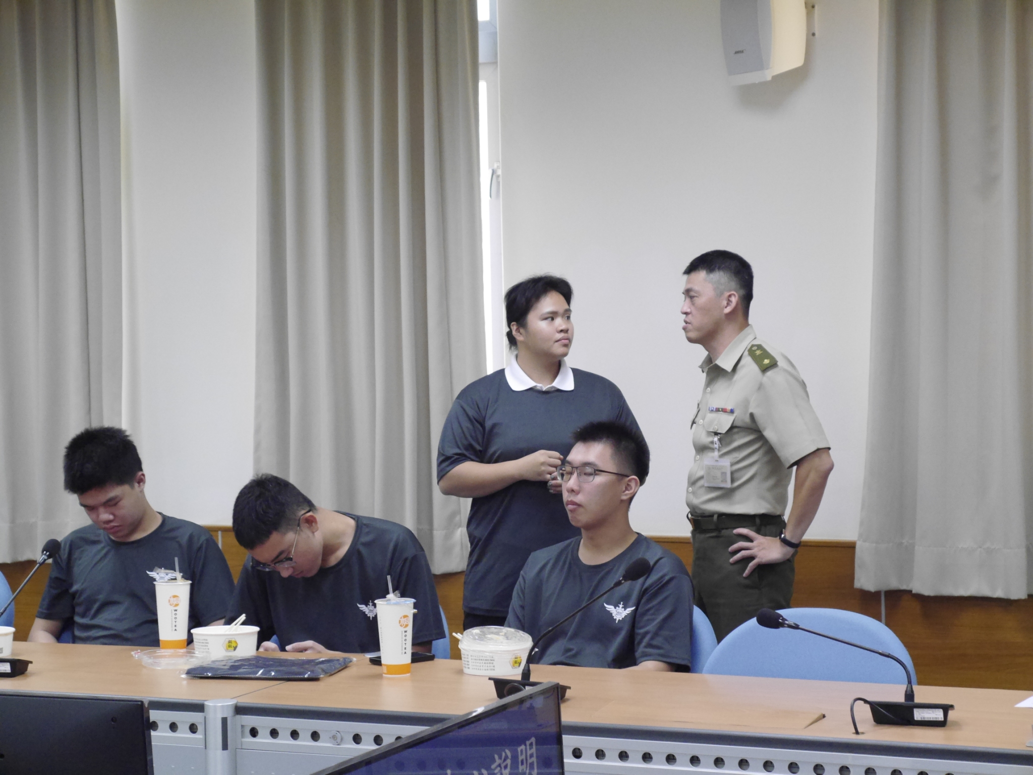 007.國軍新竹招募站站長曾少校與ROTC軍研社蔡社長意見交流