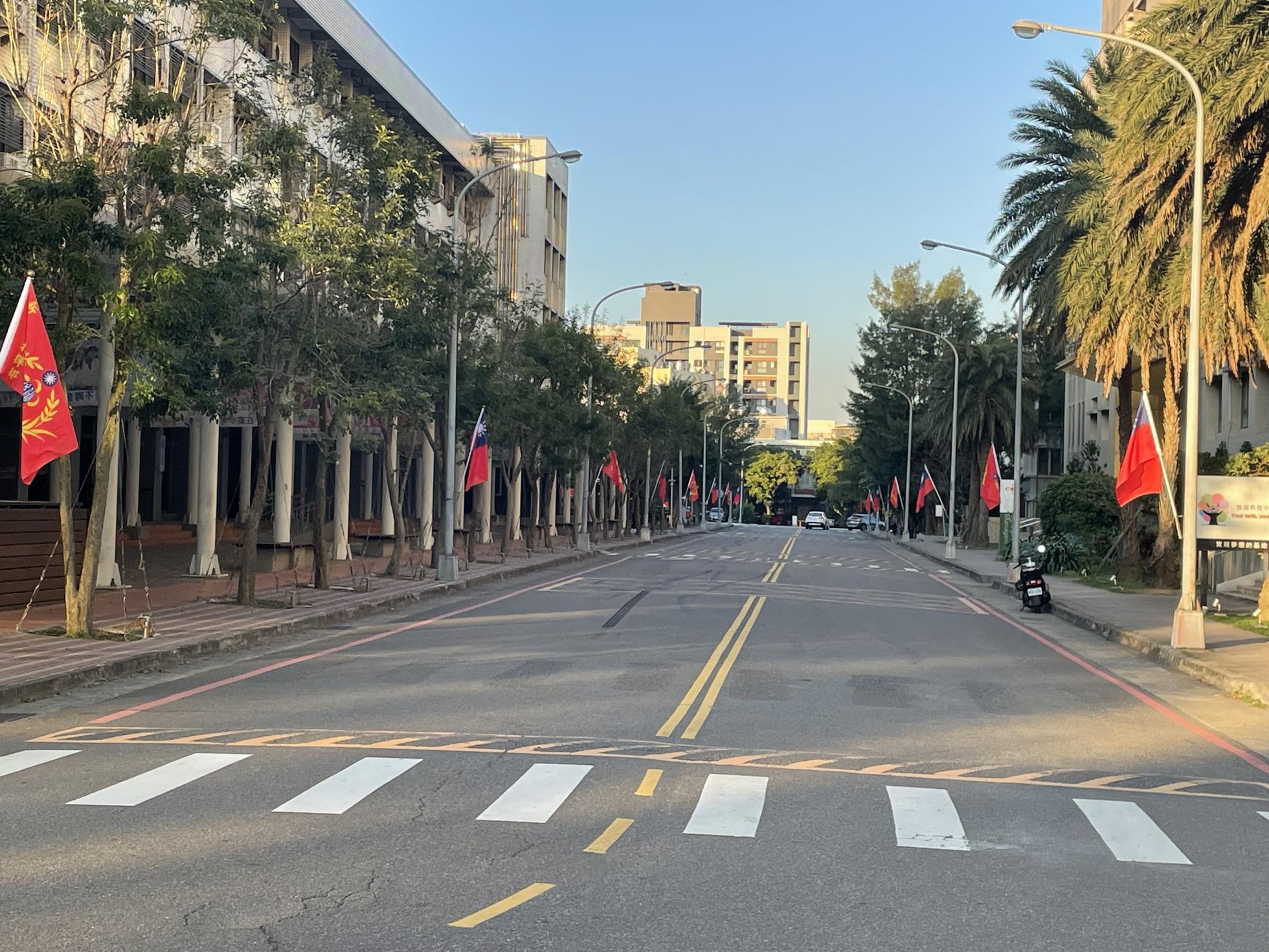 008.校園佈滿國旗旗海感到非常振奮人心