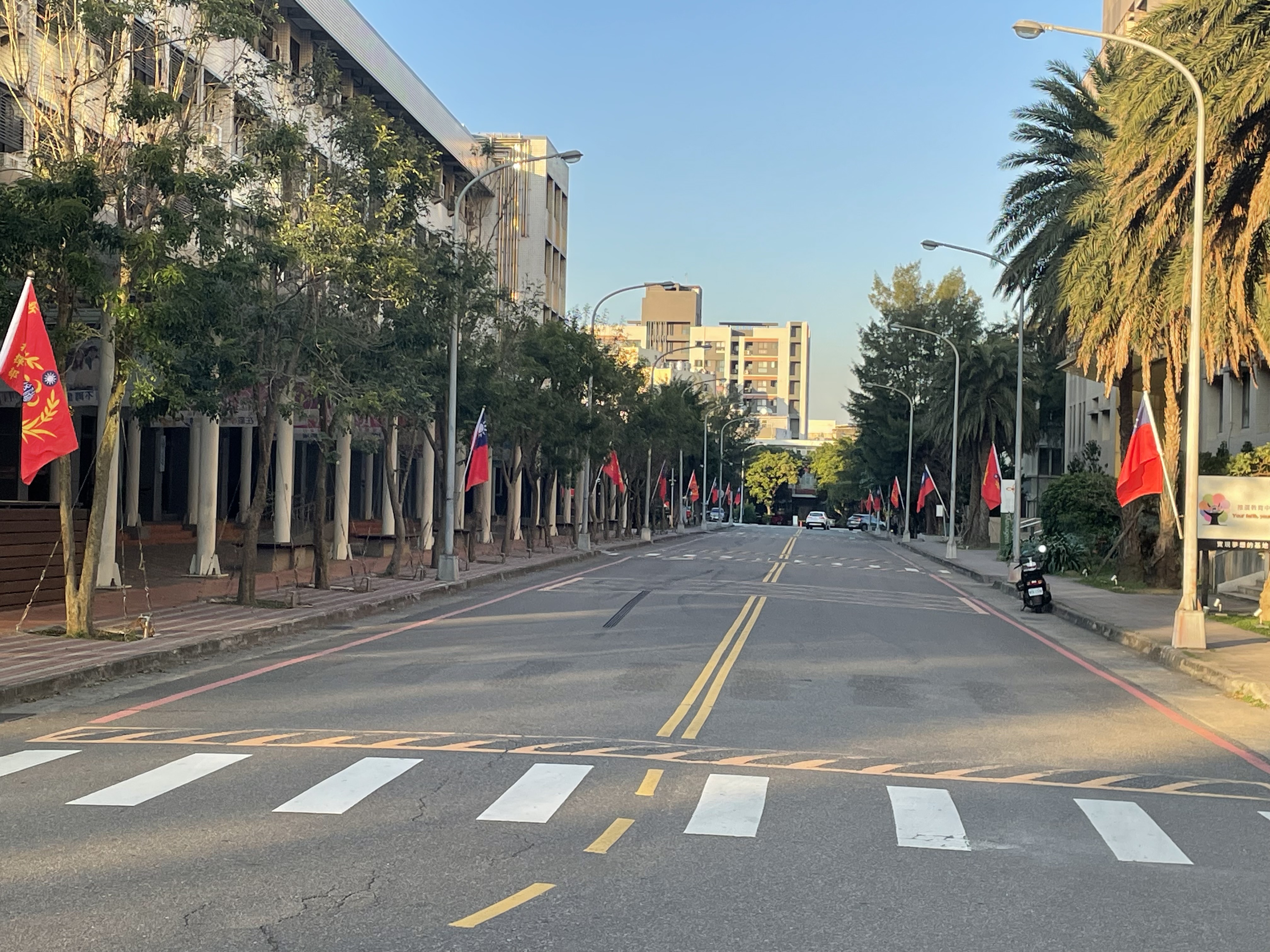 008.校園佈滿國旗旗海感到非常振奮人心