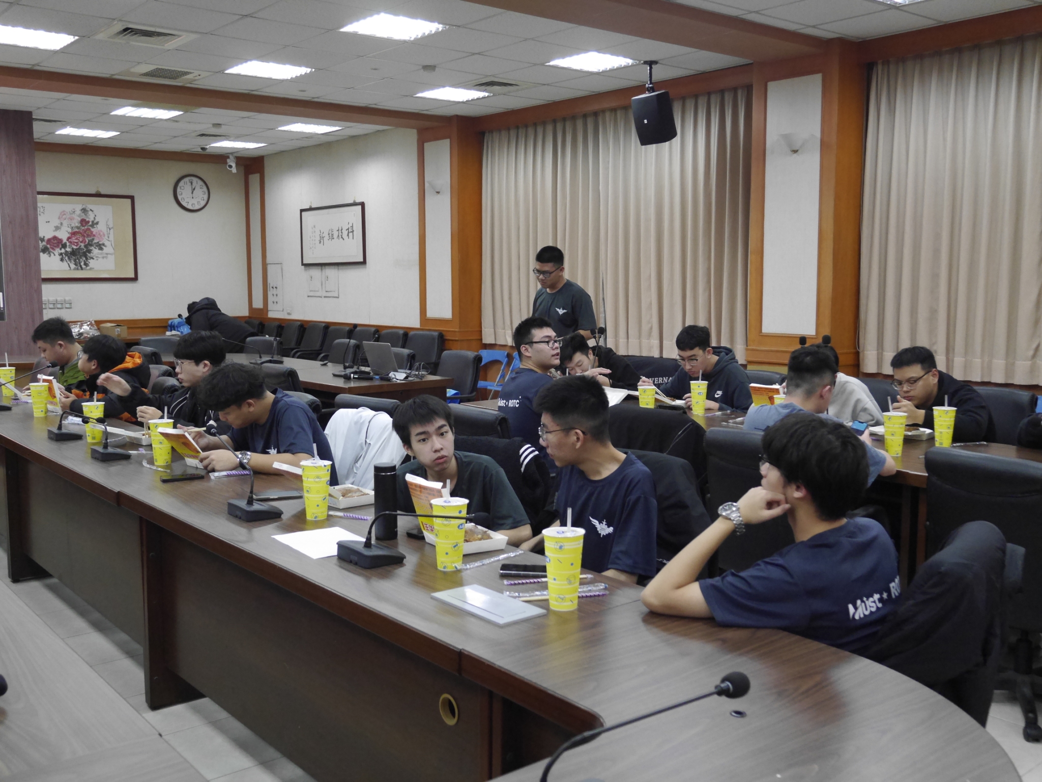 011.ROTC調適教育說明會同學於會場內相互交流