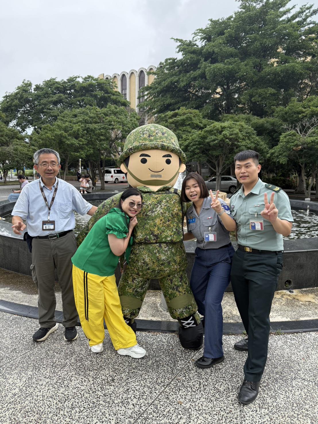 011.國軍新竹招募站於本校畢業典禮場域辦理專業軍官班招募活動