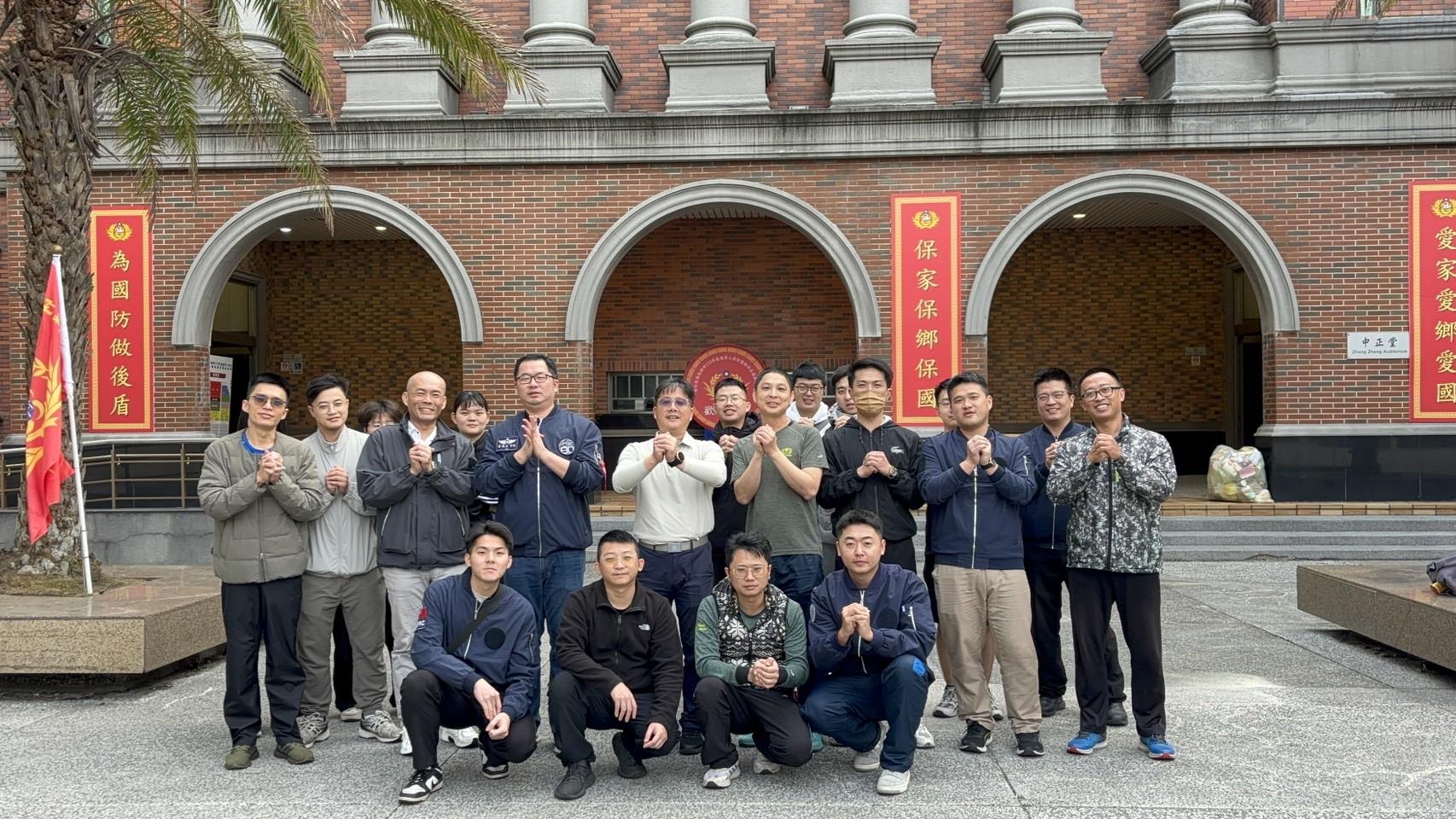 014.典禮實施前1日，籌備工作完成後指揮官何上校與全體工作人員合影留念