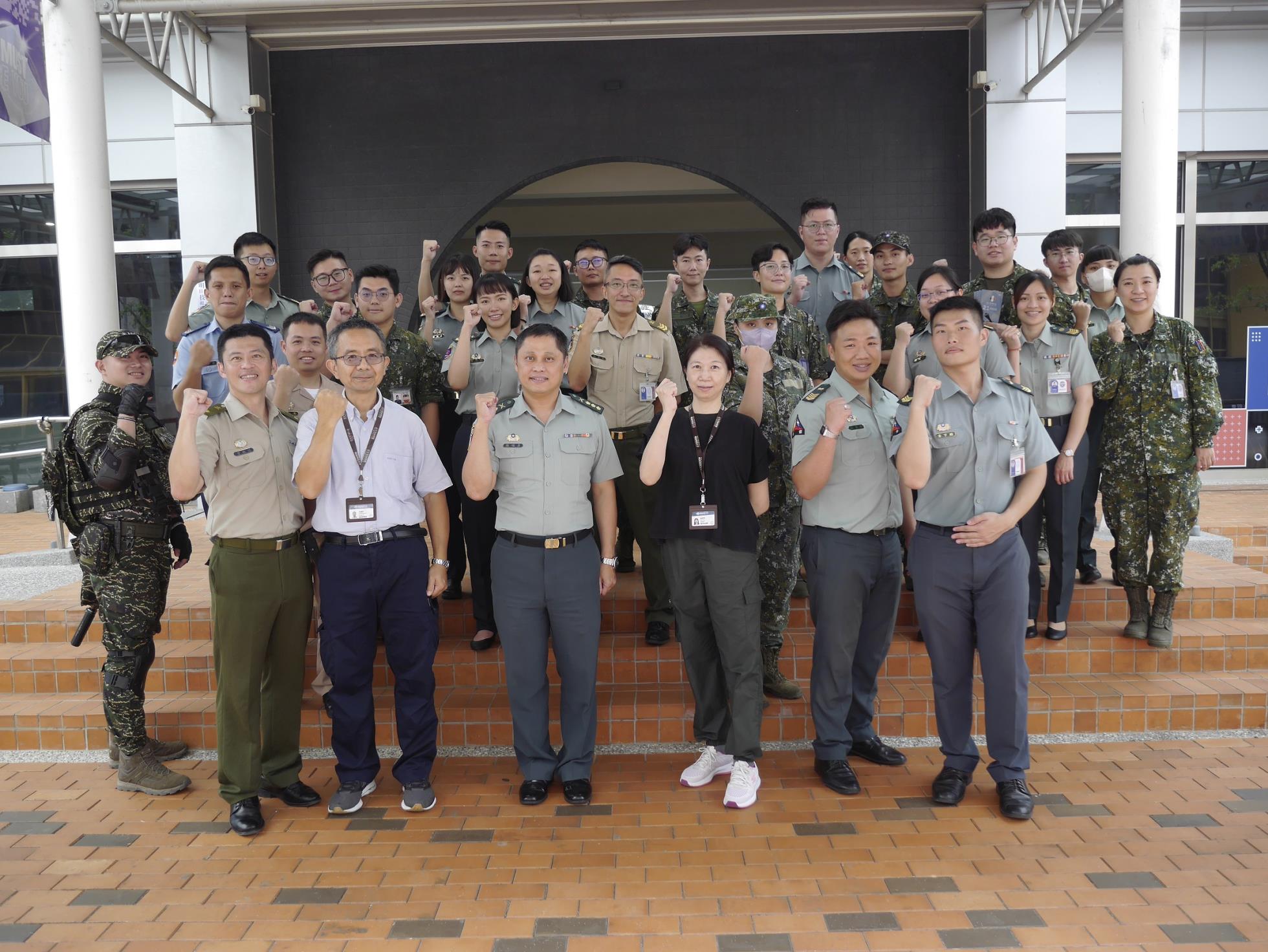 020.國軍北區招募中心主任陳上校與各部隊招募攤位作業同仁