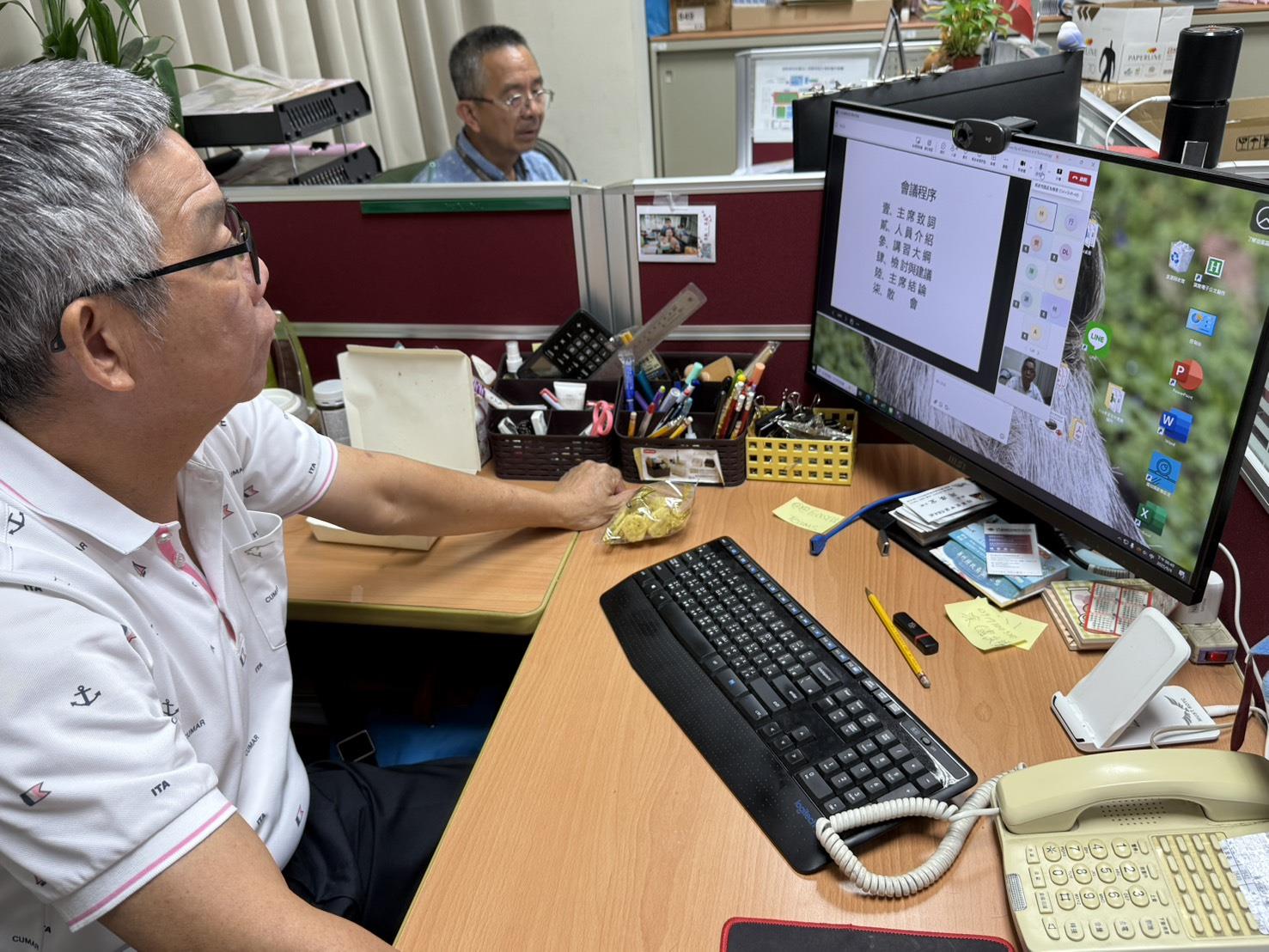 02說明會由副處長陳永忠代理主持，邀集各班級授課老師、導師等參加
