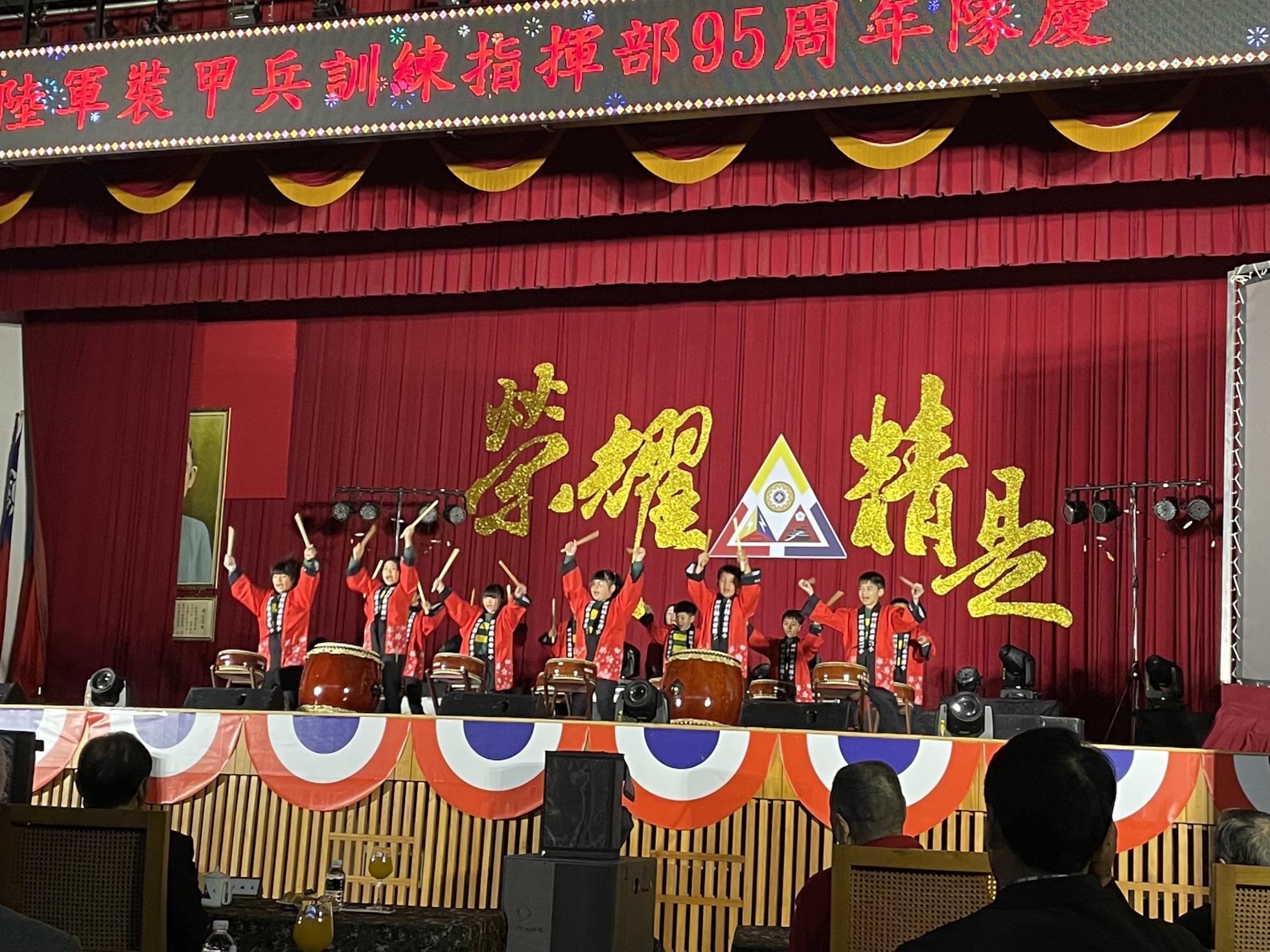 0301-裝訓部-02.慶祝大會由長安國小太鼓的精彩表演，獲得全場喝采。