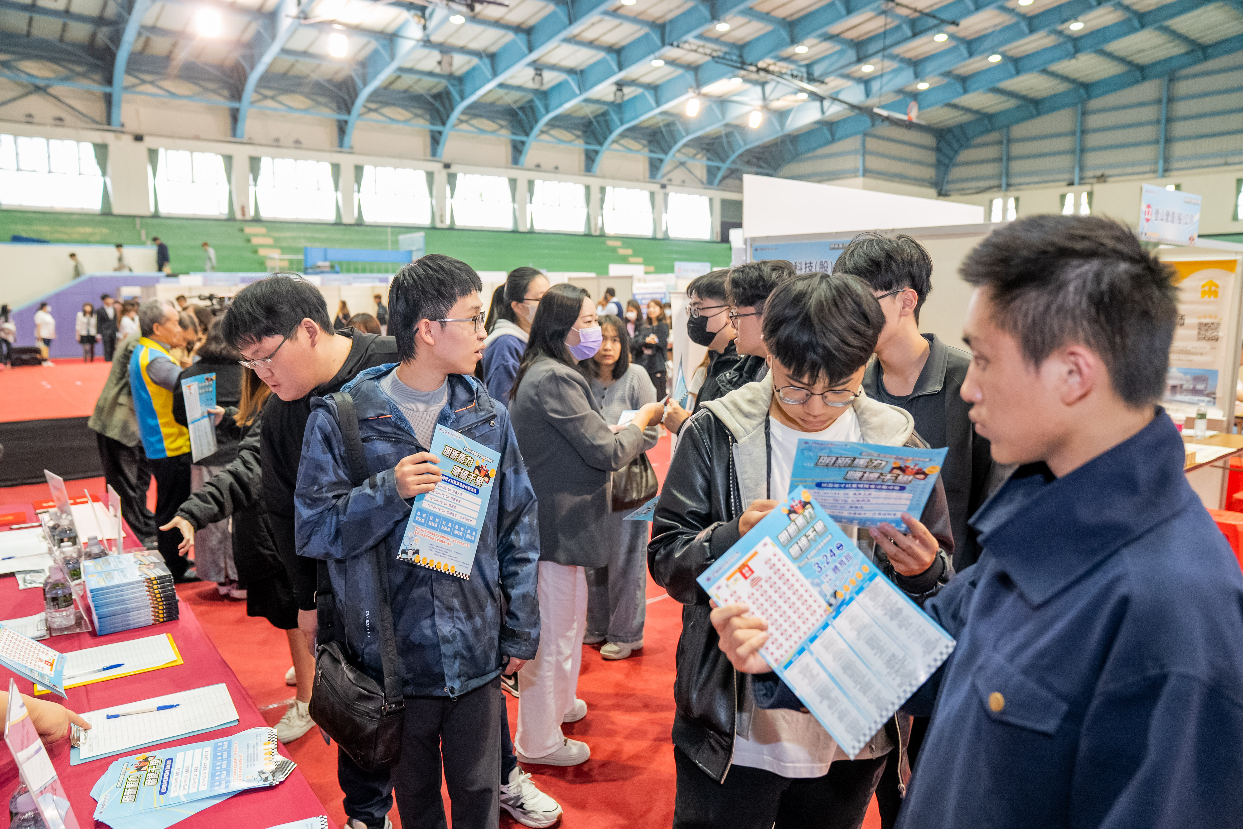 03會場豐富多元市場就業資訊充分提供同學未來職場選擇