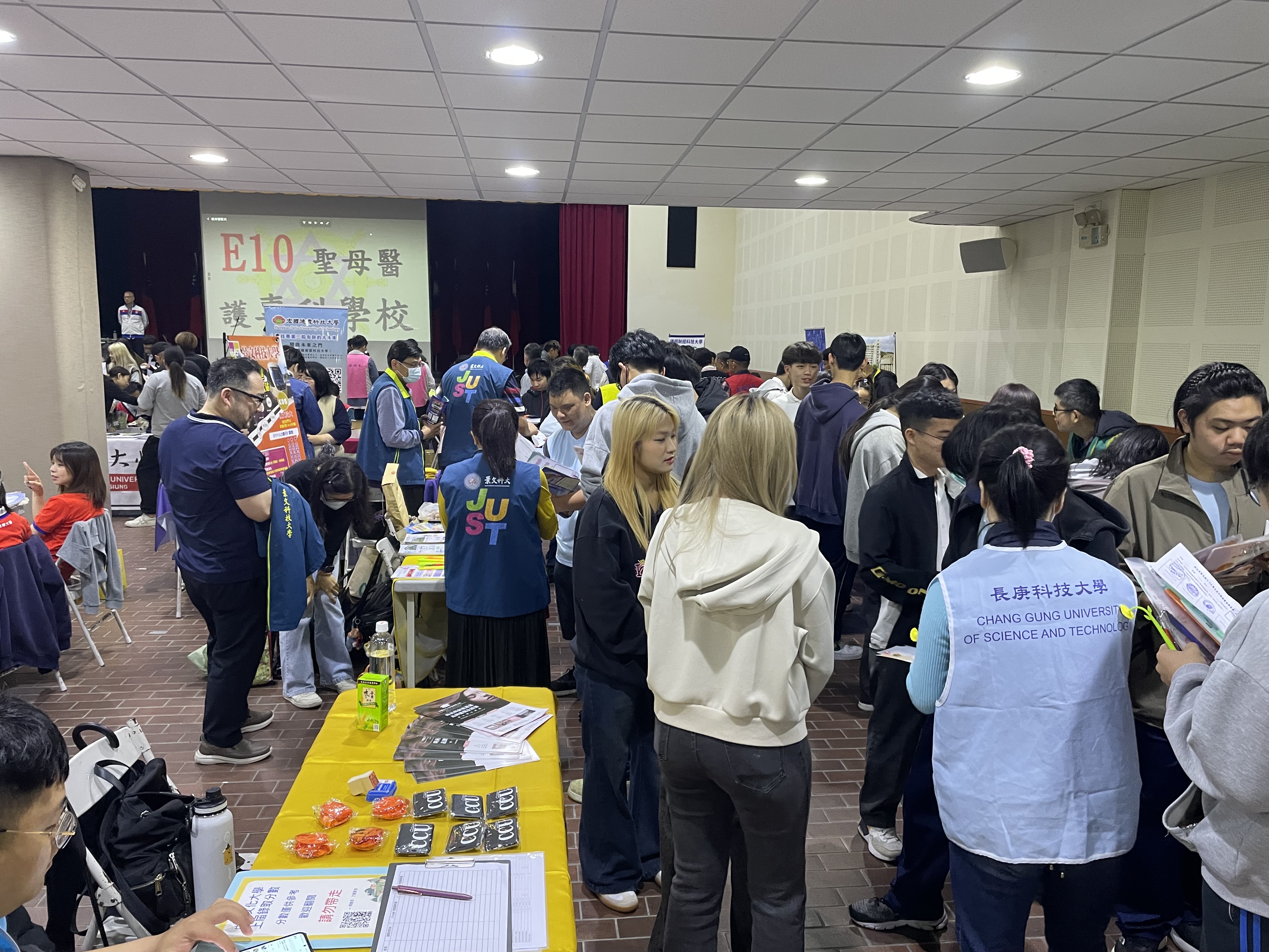 03.面臨少子化各大學充分說明學校優點爭取畢業學子就讀機會