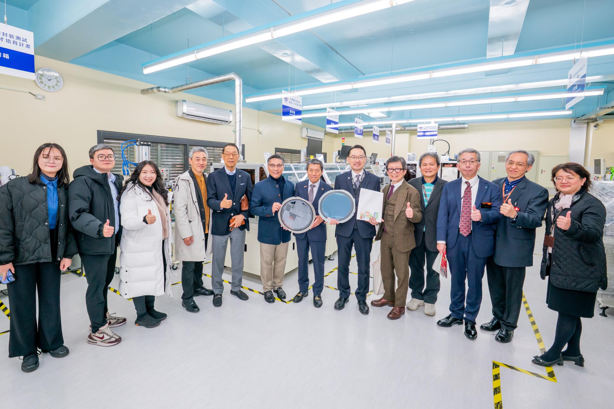 03參觀半導體技術中心合影_DSC5702-167