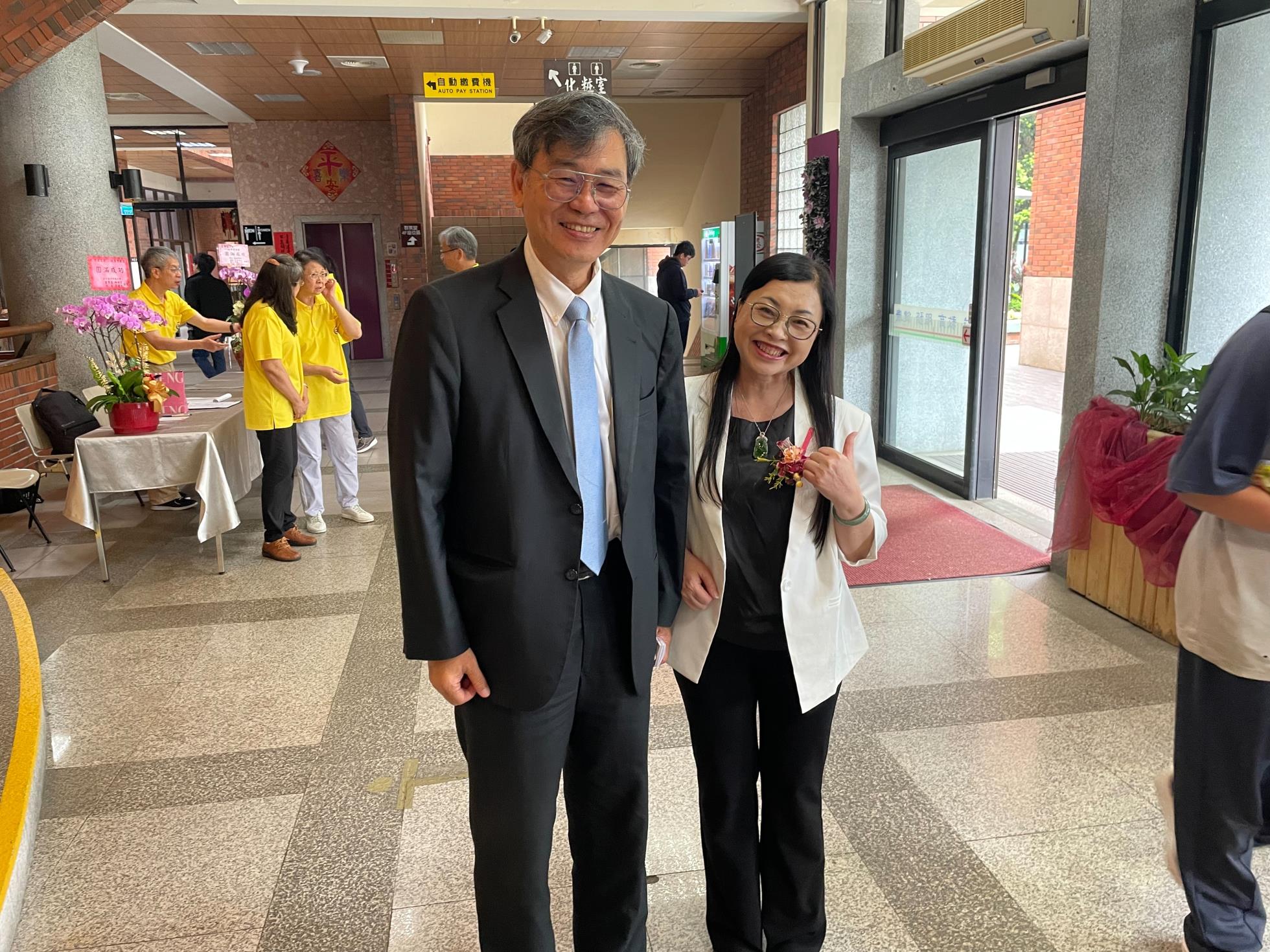 05.本校國軍人才培育中心許淑美主任與惇敘學校王董事長仲宇先生對招募工作意見交流