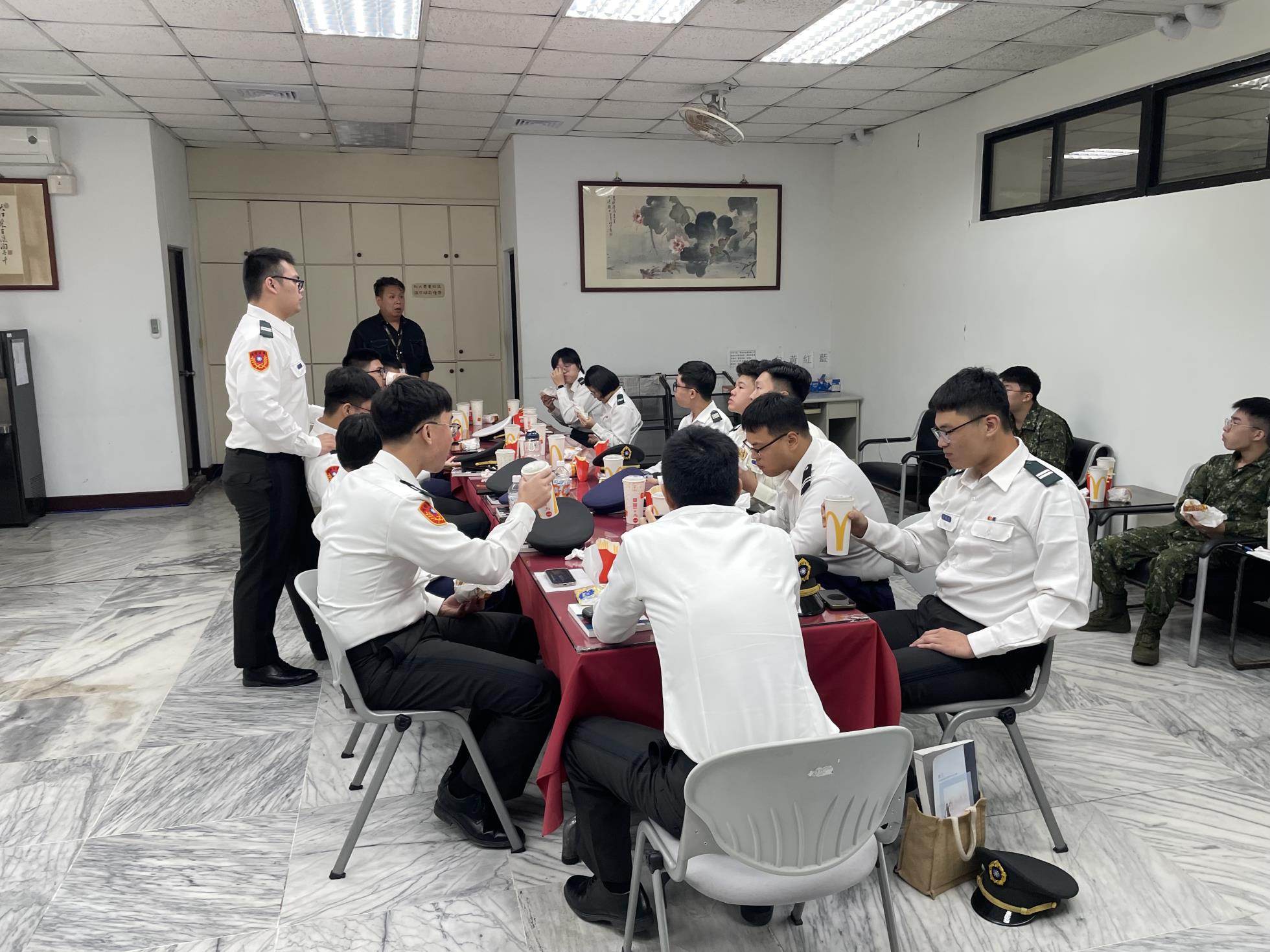 06.藉舉辦課後餐會活動，培養全體ROTC默契與團隊精神