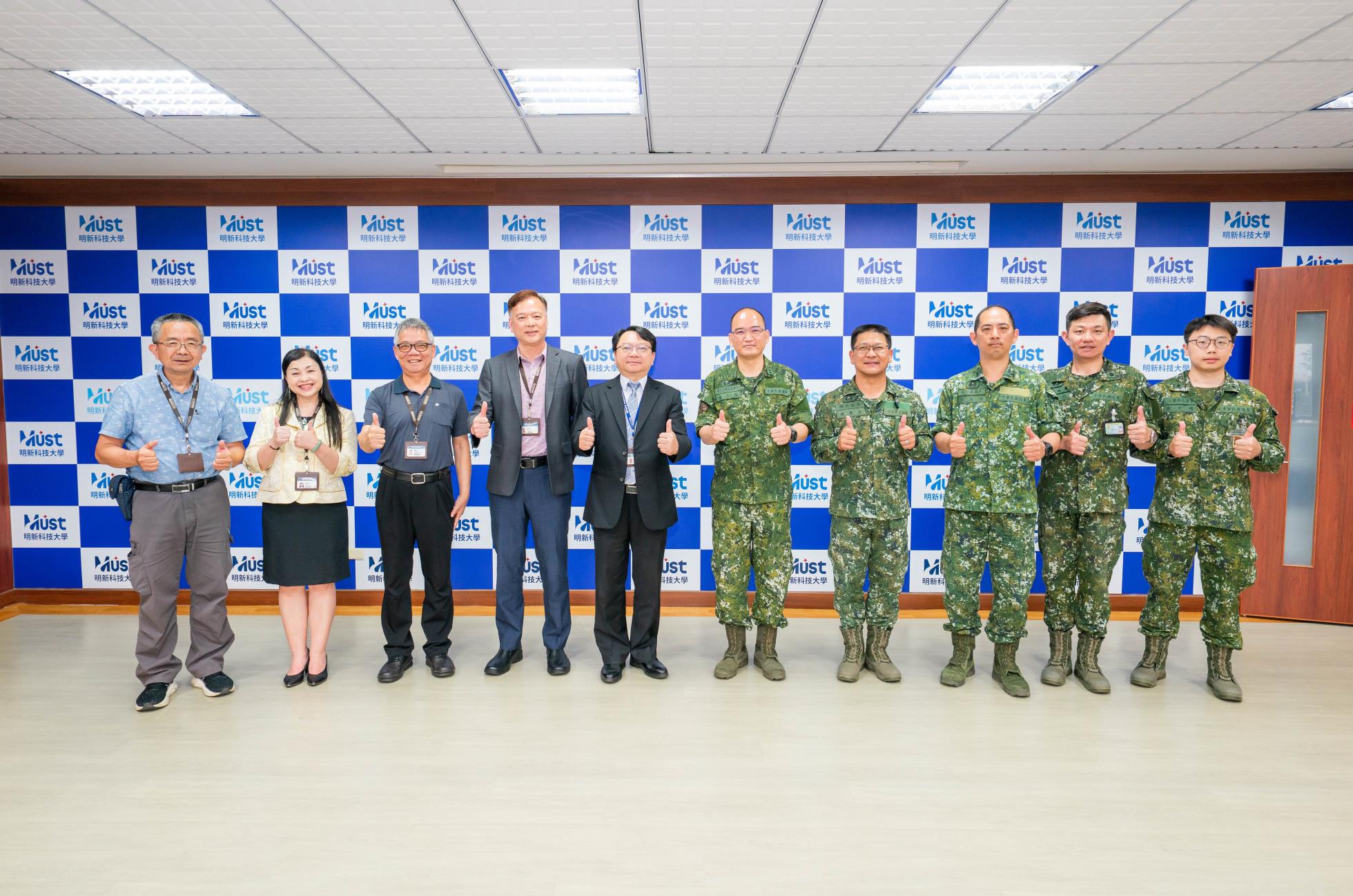10.全體人合影留念
