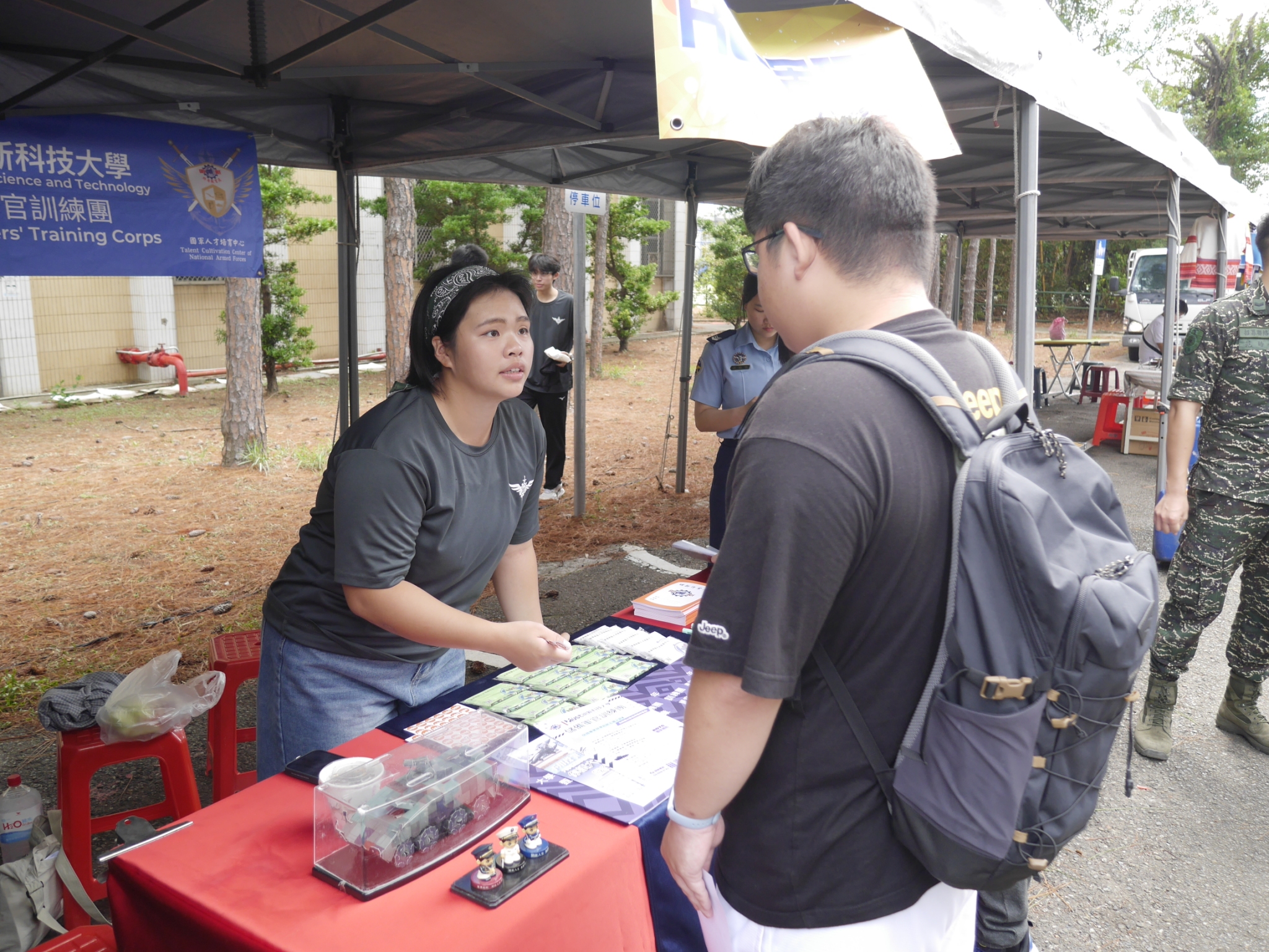 114-社團博覽會-08.本校ＲＯＴＣ同學協助１１４－１新生招生情形