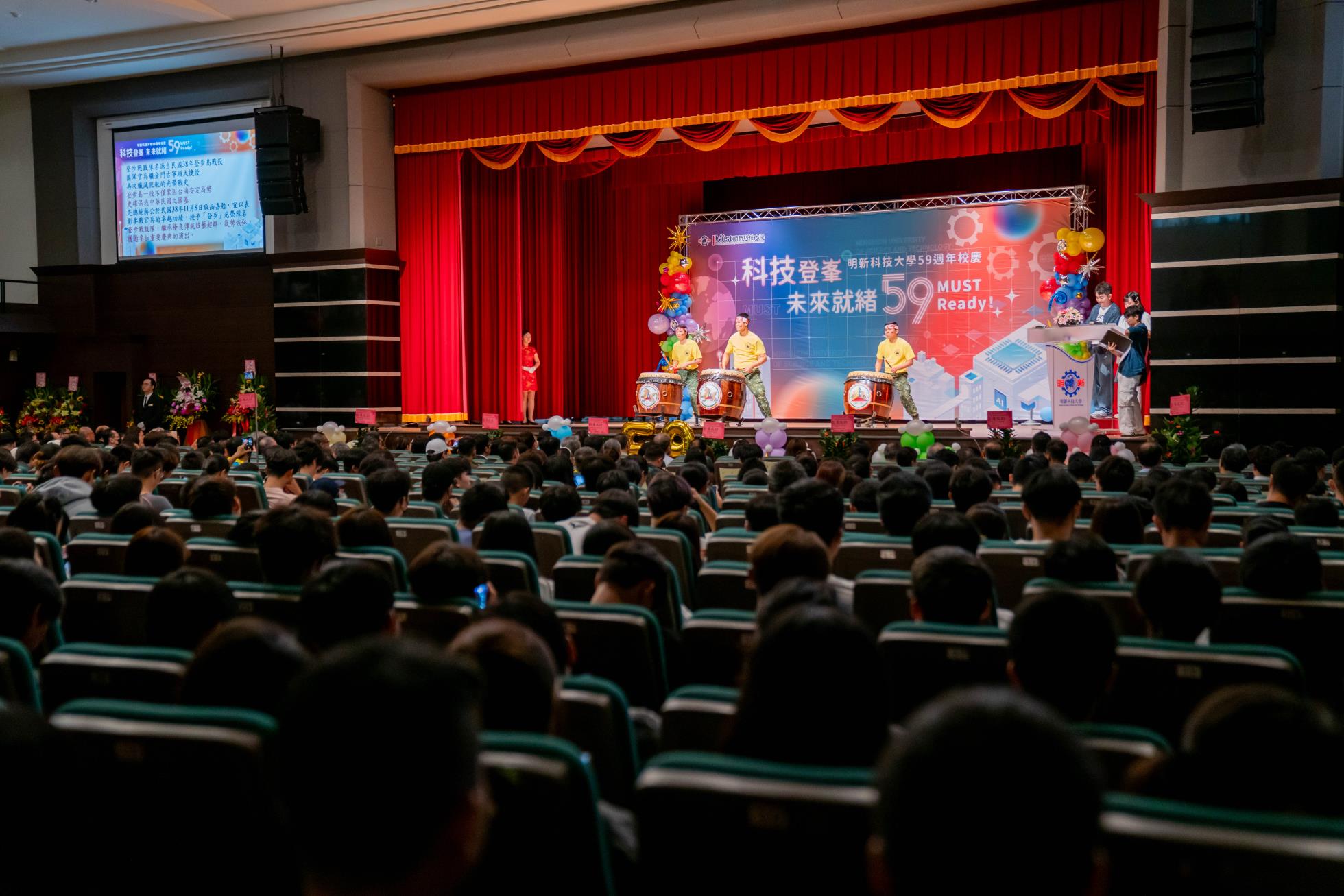 59校慶-011.「登步戰鼓隊」透過氣勢恢宏及明快節奏轉換，將堅忍不拔的戰鬥精神，完美呈現校慶大會(11)