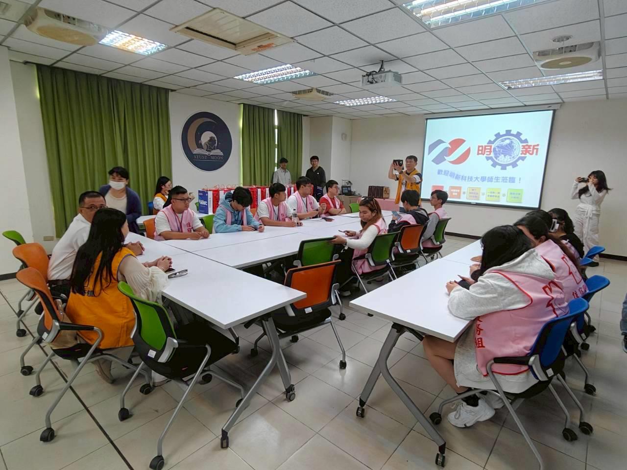 LINE_ALBUM_1141212日南台科技大學宿舍參訪交流。_251216_13