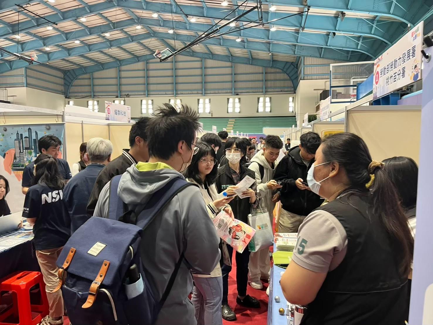 LINE_ALBUM_114325就業博覽會_250502_101