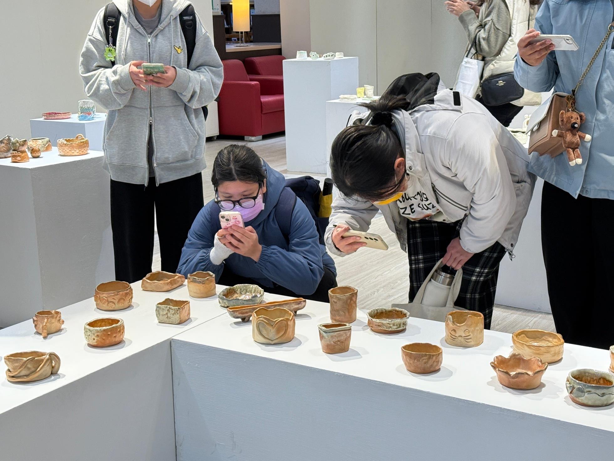 LINE_ALBUM_20250108 幼保系陶藝展_250220_44