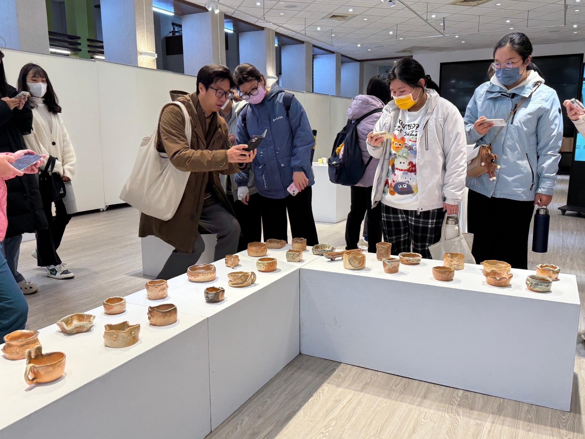 LINE_ALBUM_20250108 幼保系陶藝展_250220_45