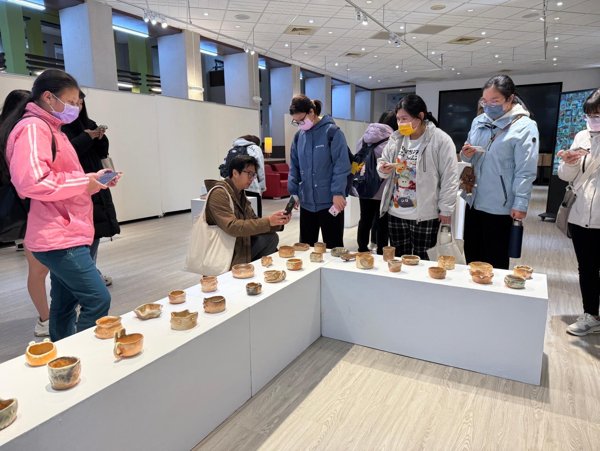 LINE_ALBUM_20250108 幼保系陶藝展_250220_46