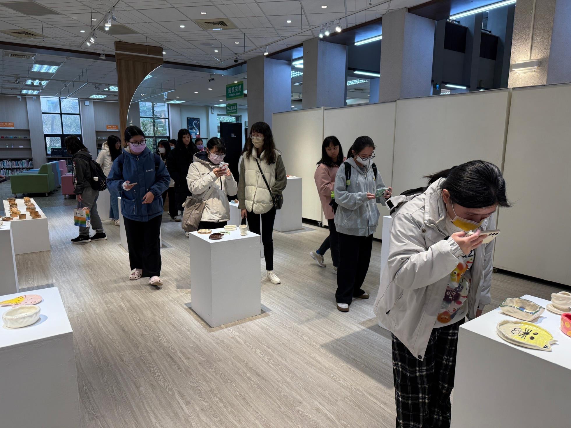LINE_ALBUM_20250108 幼保系陶藝展_250220_49