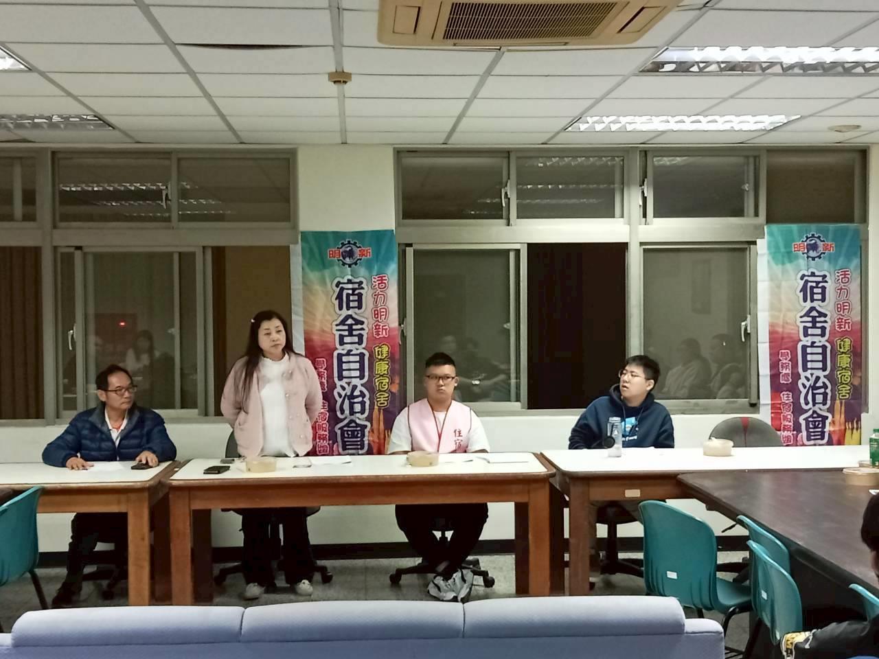 LINE_ALBUM_20251203宿舍自治委員會會議照片_251216_14