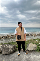 何璨伃