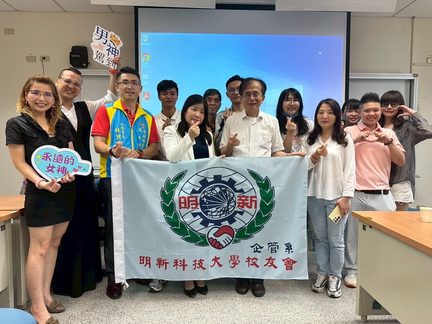 企管系友會系友回娘家