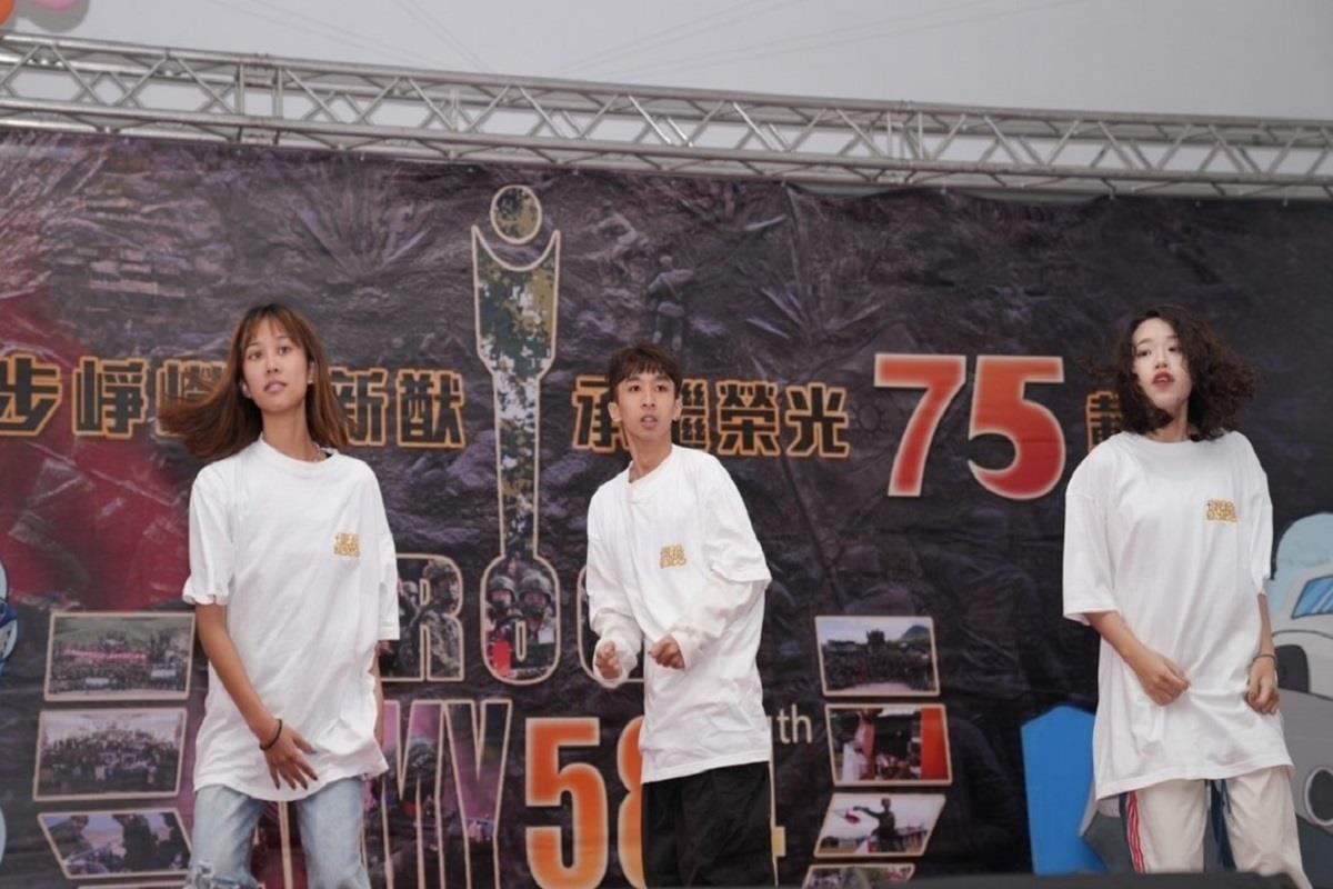 圖片15.「熱舞社」舞蹈動作簡潔明快，活潑且有自信，將節目帶入高潮