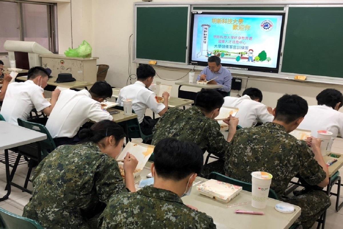 訪視同仁與受訓ROTC全體同學以舉辦餐會主動了解同學受訓情況