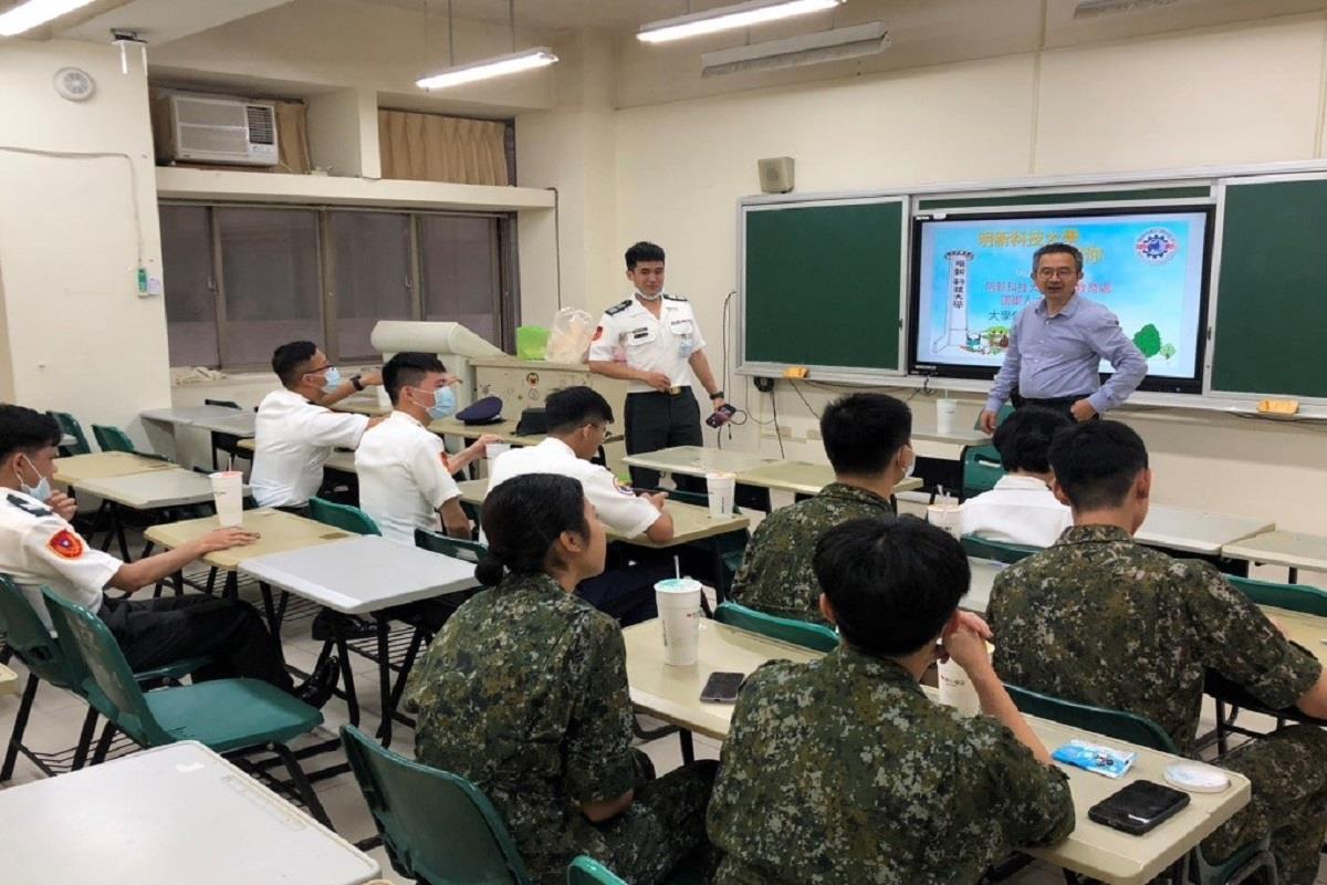 終身教育處國軍人才培育中心特別關懷新進ROTC同學受訓的情形