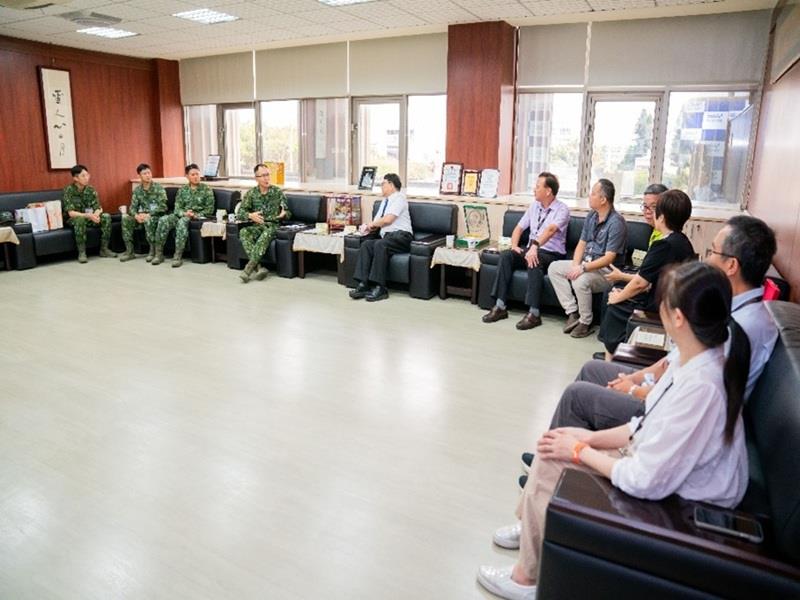圖片7.本次與會計劉副校長、校友服務中心李主任、終身教育處白處長與陳副處長暨國軍人才培育中心李主任暨林承辦人
