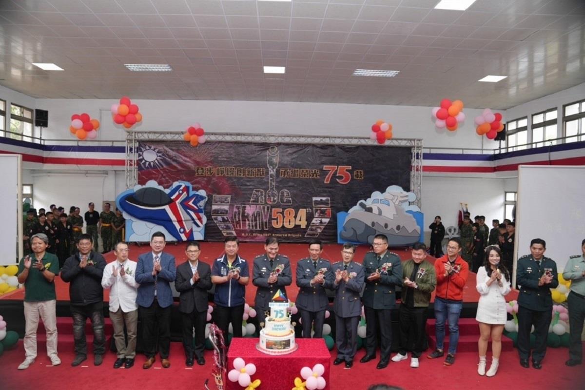 圖片08.彭副校長與全體貴賓齊唱祝賀584旅生日快樂歌