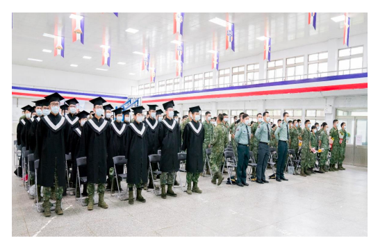 本校於陸軍裝甲 584 旅湖南營區舉辦｢國軍在營專班｣畢業典禮，該 旅官兵參加本次盛會，對後續國軍公餘進修在營專班必有助益。