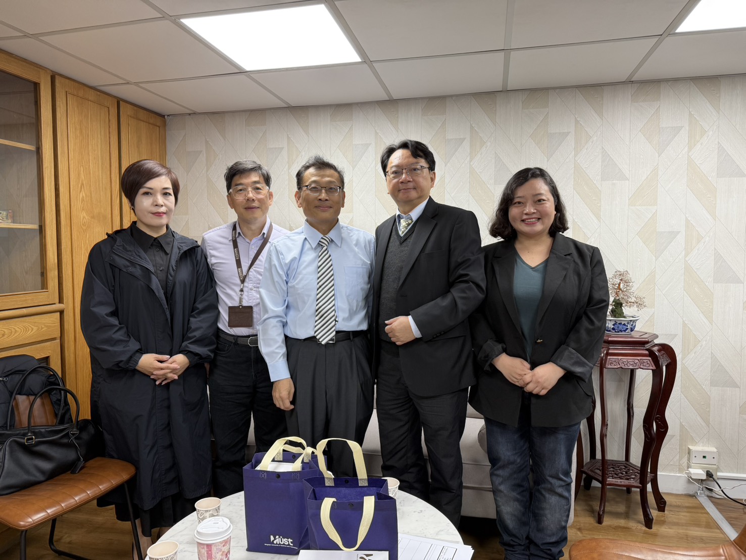 1140328拜訪謝戎峰校友